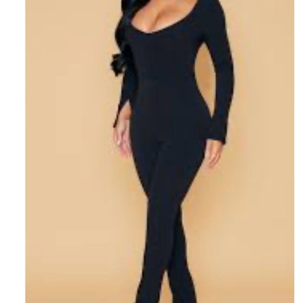 PrettyLittleThing Petite Contour Jumpsuit Size 00 NWT Black Jersey V-Neck